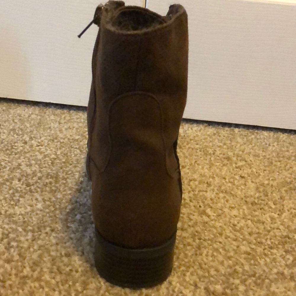 Shoes - Picture 3 of 6